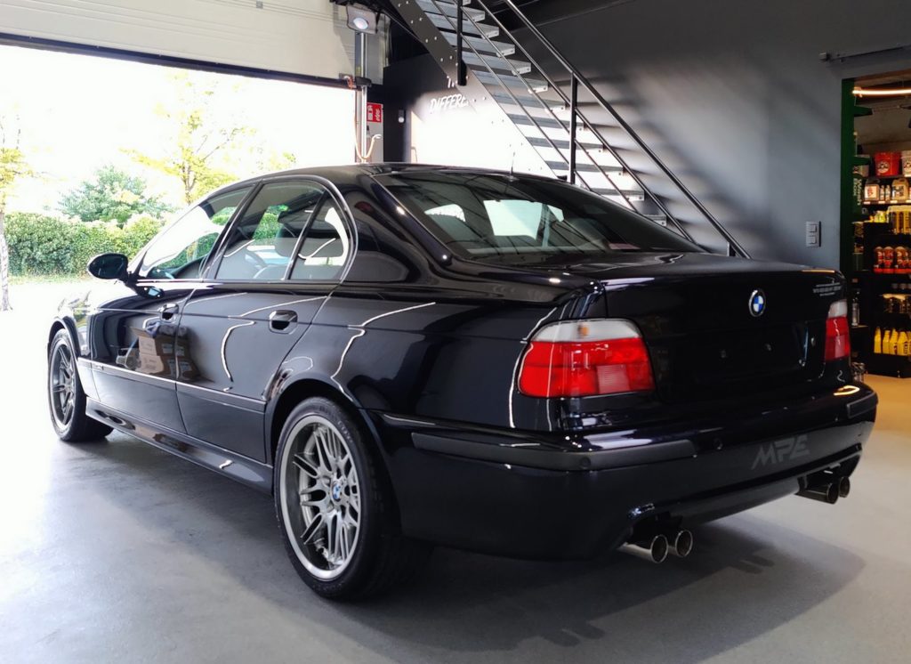 BMW M5 10 