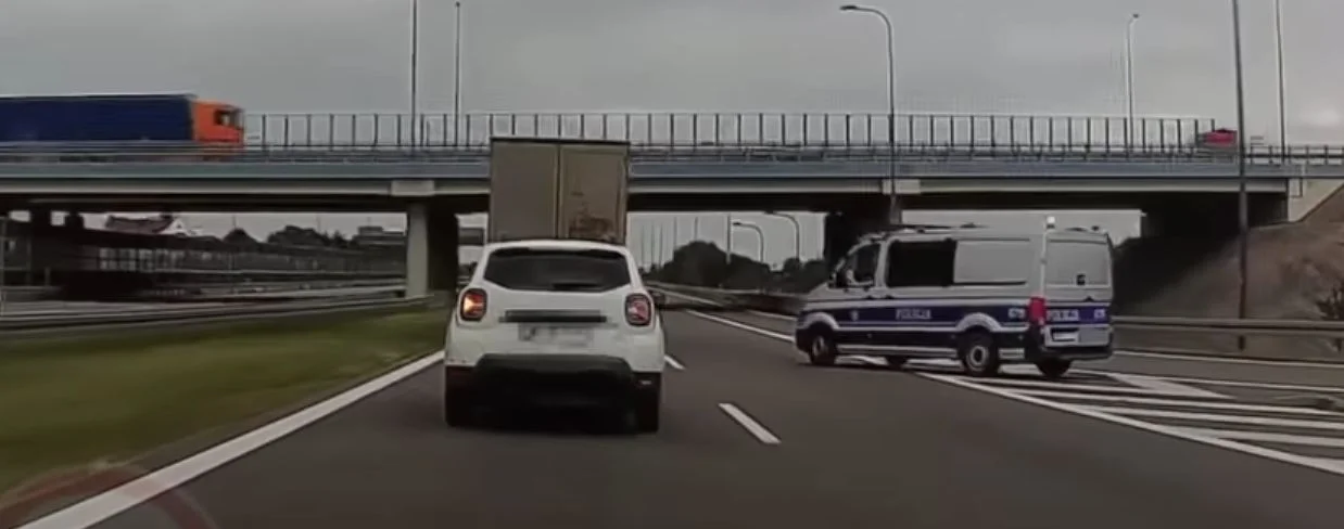 policja zatrzymująca ruch