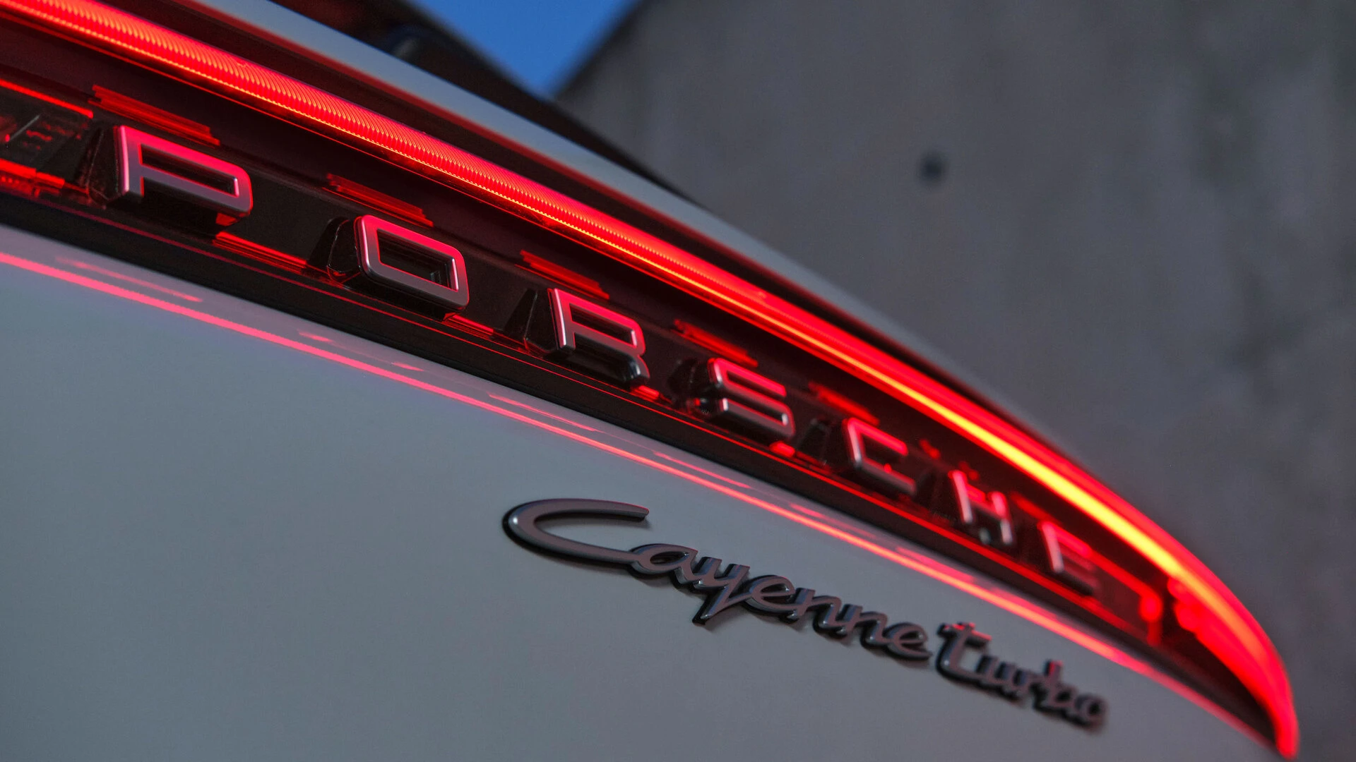 Nowe Porsche Cayenne już na drogach. Takiej wersji jeszcze nie było