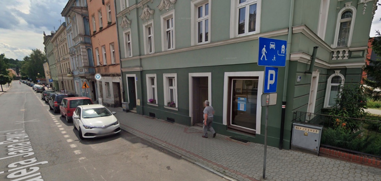Uważaj w strefie zamieszkania. Niektóre skrzyżowania potrafią zaskoczyć