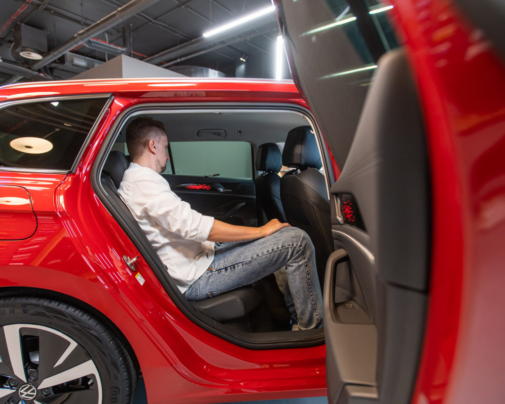 nowy Volkswagen Passat 2024 miejsce z tyłu 
