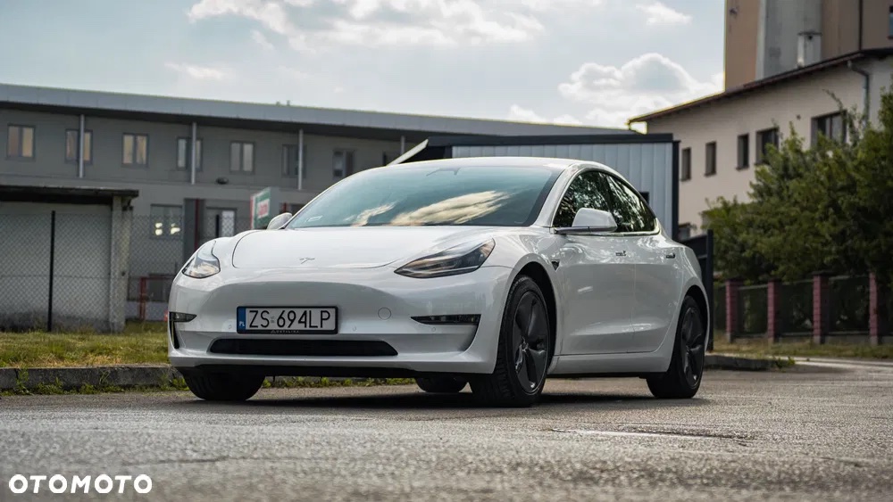 Kupujemy używaną Teslę Model 3. Sprawdzamy ceny, ogłoszenia i sensowność