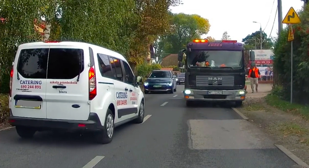 Ten kierowca zasłużył na karę infamii i publicznego ośmieszenia. Dlatego piszę ten wpis