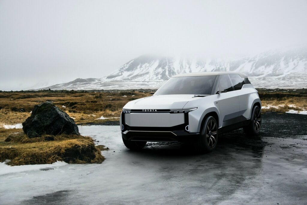 Toyota Land Cruiser Se to prototyp miejskiego SUV-a na prąd. Afryka nie może się doczekać