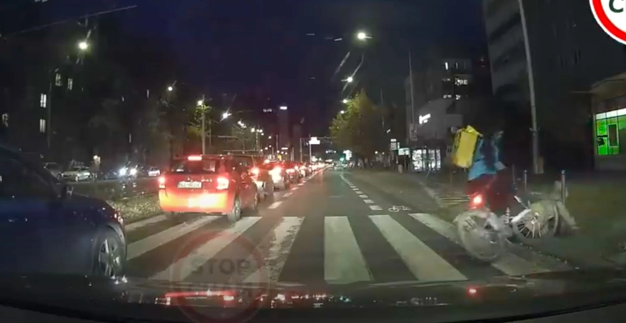 Rowerzyści na drodze zagrażają tylko sobie. Tak uważasz? To patrz teraz