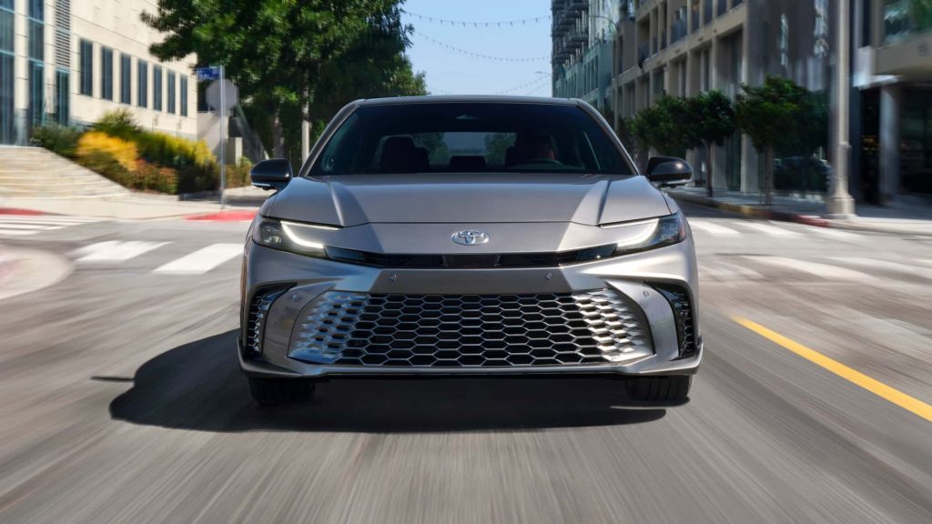 Nowa Toyota camry 