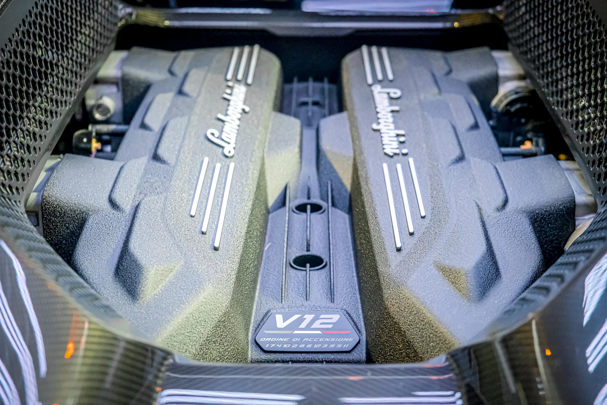 Lamborghini Revuelto 
