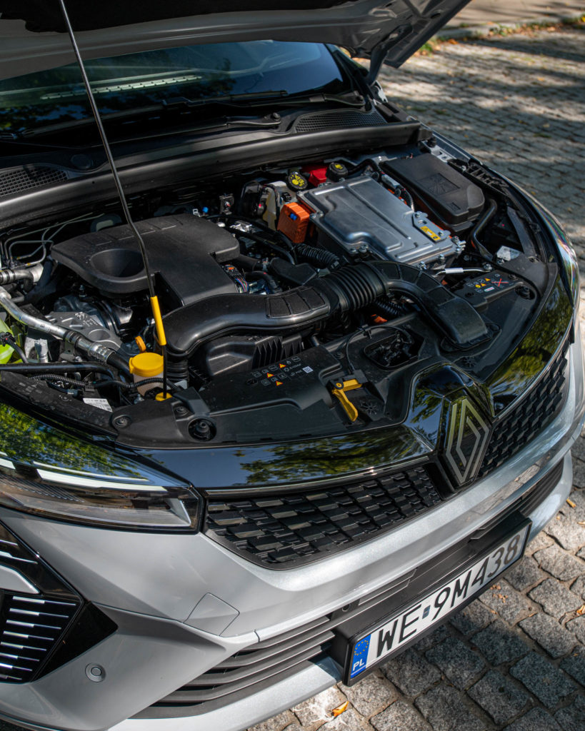 Renault Clio 2023 hybrid silnik 
