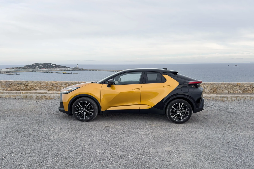 nowa toyota c-hr