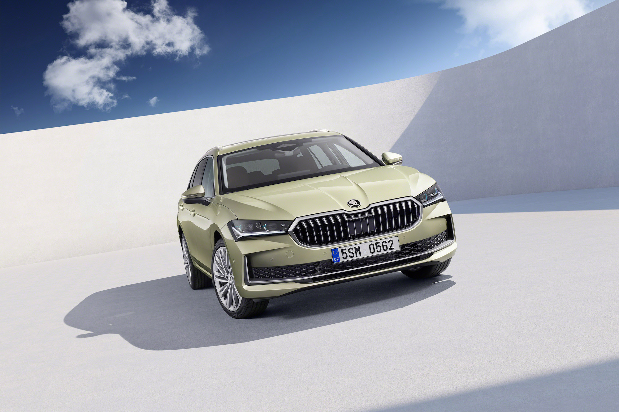 nowa skoda superb