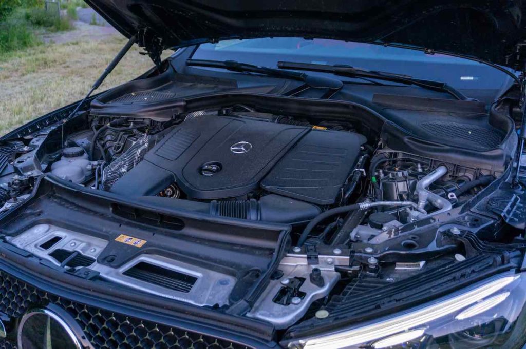 Mercedes GLC 2023 silnik 