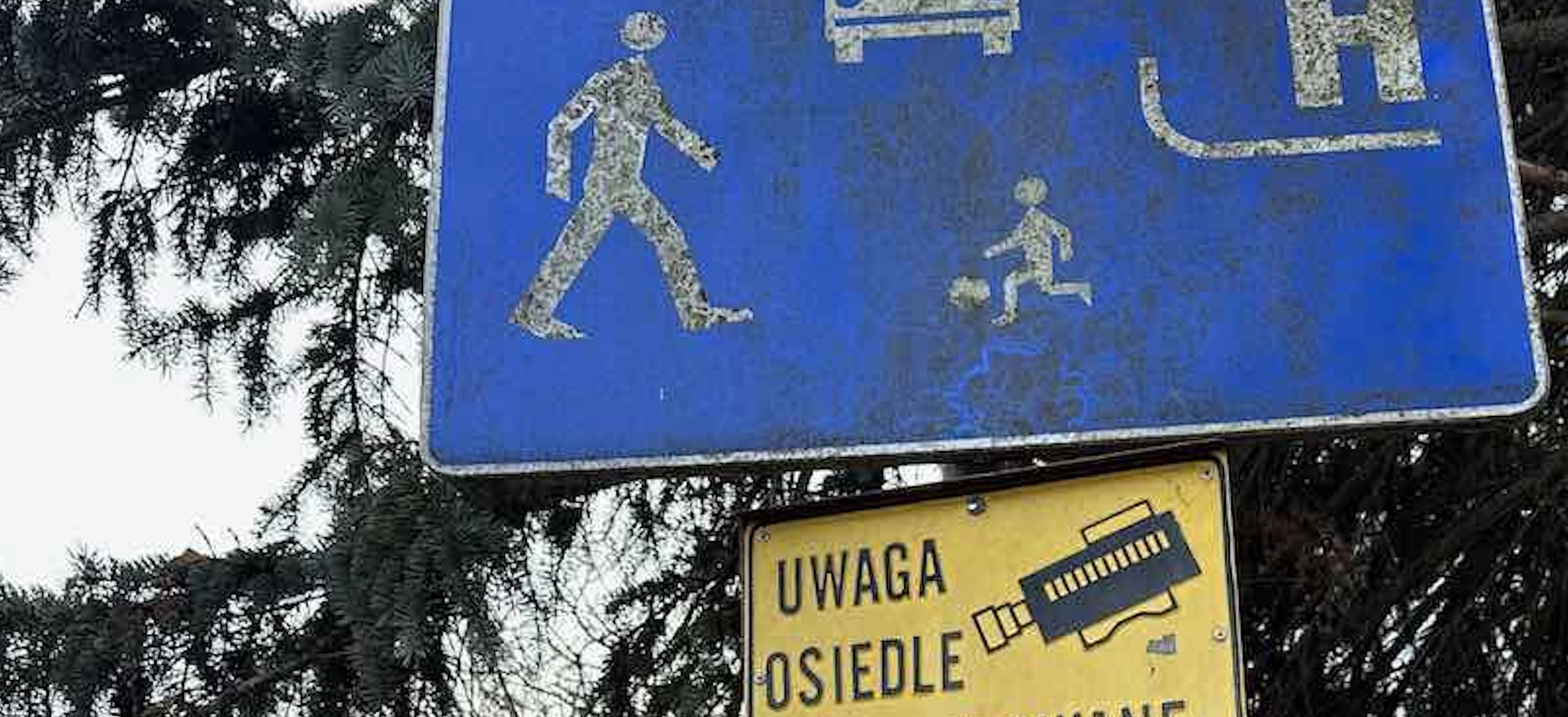 Płatne parkowanie wkracza na peerelowskie osiedla. Pojechałem szukać parkometrów na jednym z nich