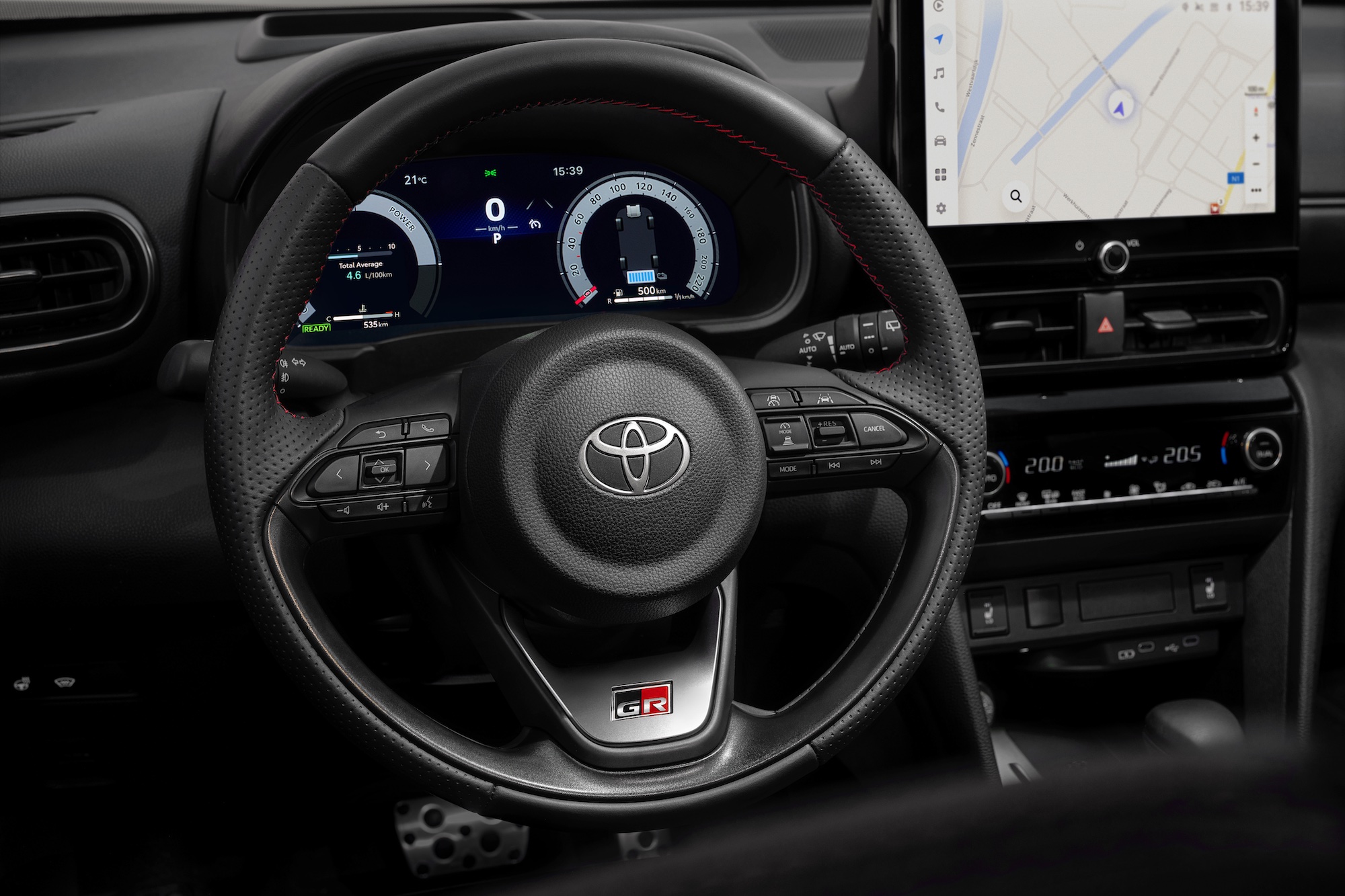 Toyota Yaris Cross w absolutnie nowej wersji. Więcej mocy i grubszy filcowy kocyk