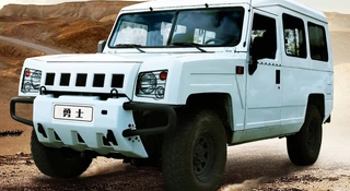 Jeep Cherokee XJ wciąż żyje. Ten chiński pickup wygląda jak dziecko Hummera i Honkera