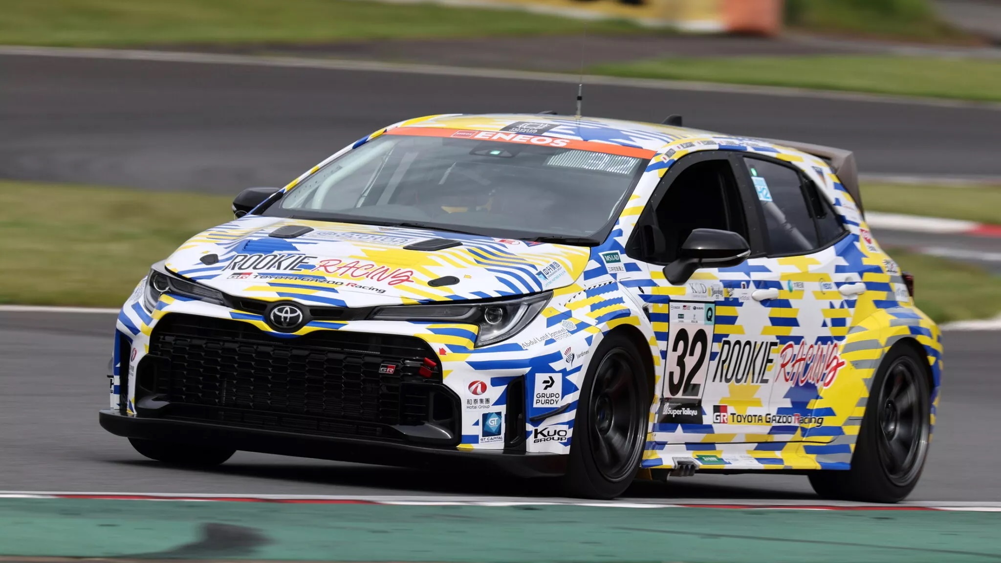 Sportowe Toyoty będą stały w tej samej kolejce do tankowania co ciężarówki i autobusy