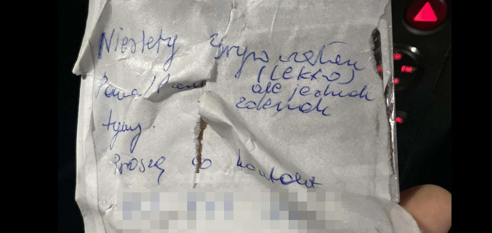 kartka za szybą