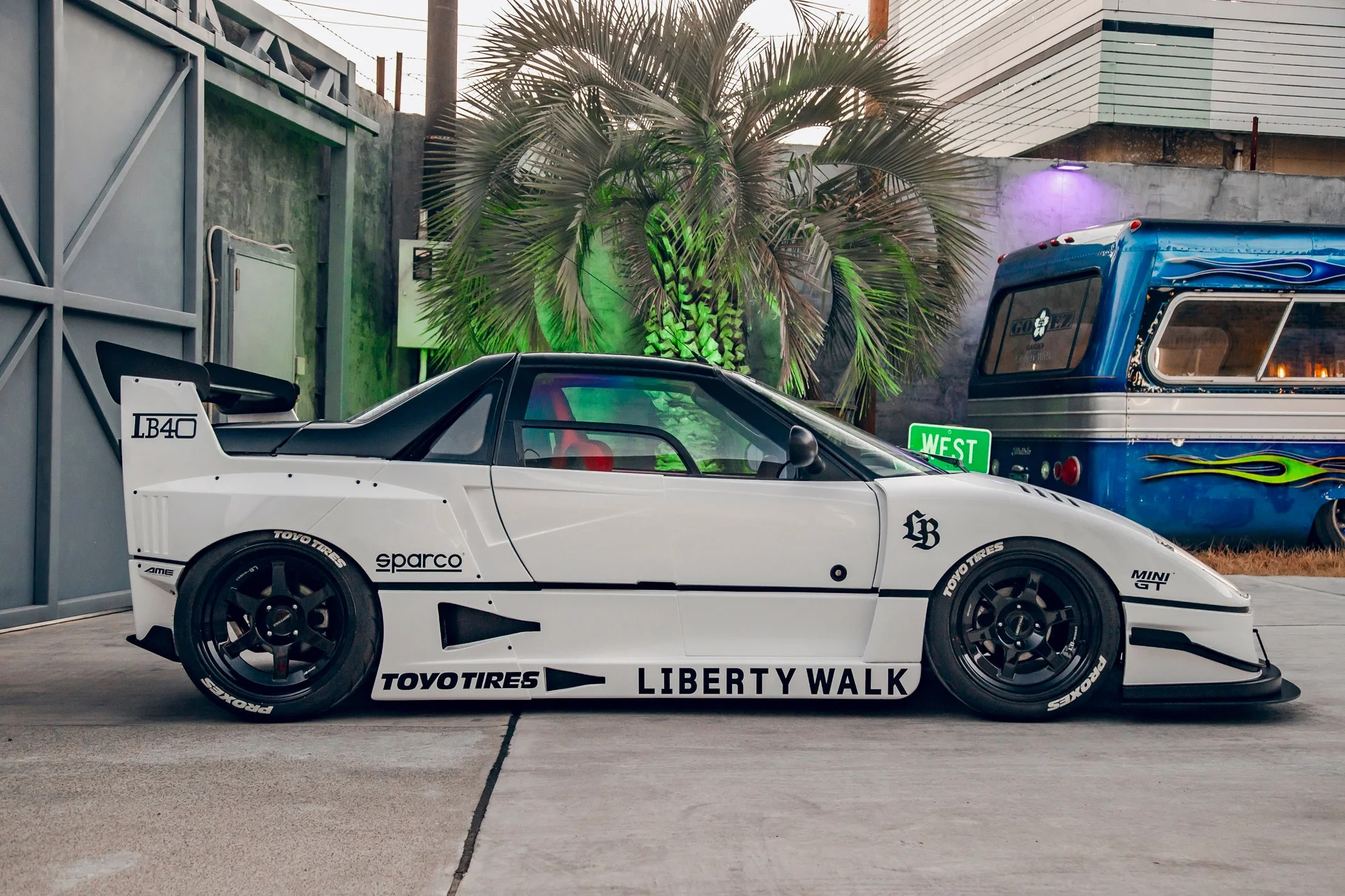 Mini Ferrari F40 LB walk 