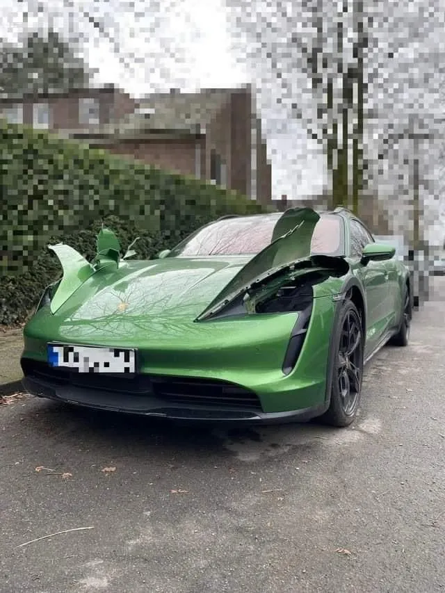 Porsche Taycan skradzione reflektory 