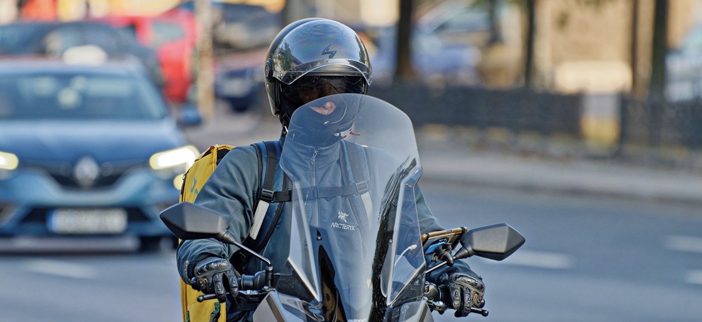 Popularny typ motocyklowych kasków zagrożony. Chcą powiedzieć mu hasta la vista