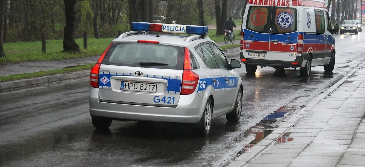 Pod moim blokiem 24 godziny na dobę stoi radiowóz z odpalonym dieslem. Prezydencie, ratuj