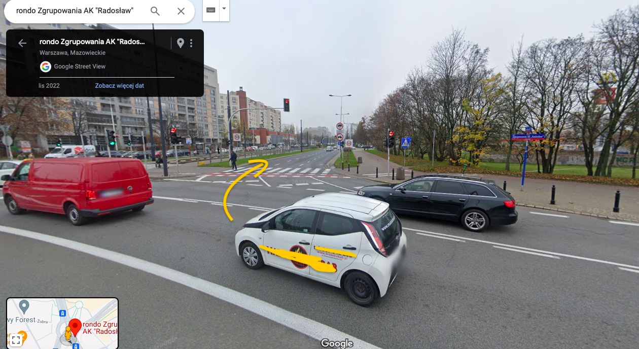 Jedziesz prawidłowo po rondzie, gdy nagle taranuje cię auto z lewej. Policja: to twoja wina