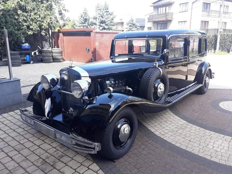 Przedwojenny Mercedes z silnikiem V8 AMG i napędem 4MATIC. To jest bardzo jakieś
