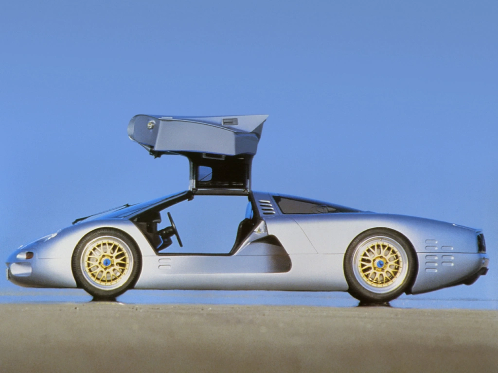 Isdera commendatore 112i