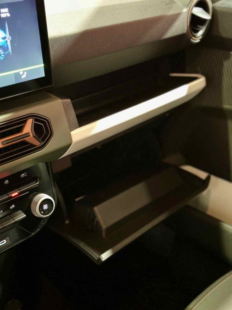 Dacia Spring 2024 wnętrze 