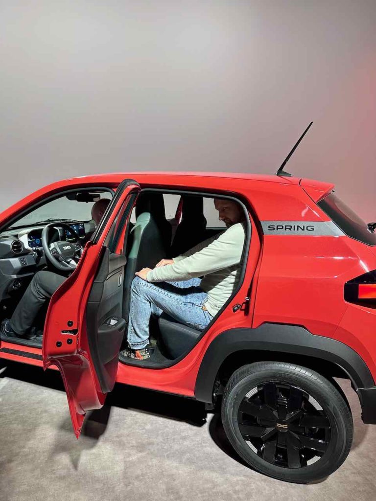 Dacia Spring 2024 miejsce z tyłu 