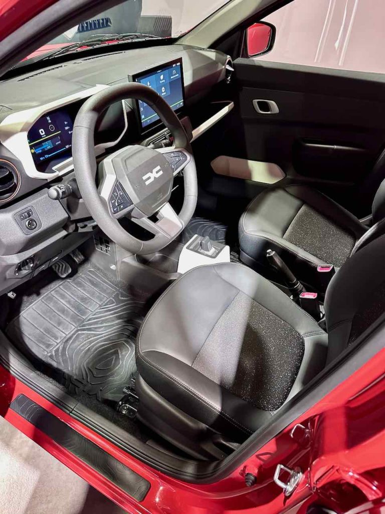 Dacia Spring 2024 wnętrze 