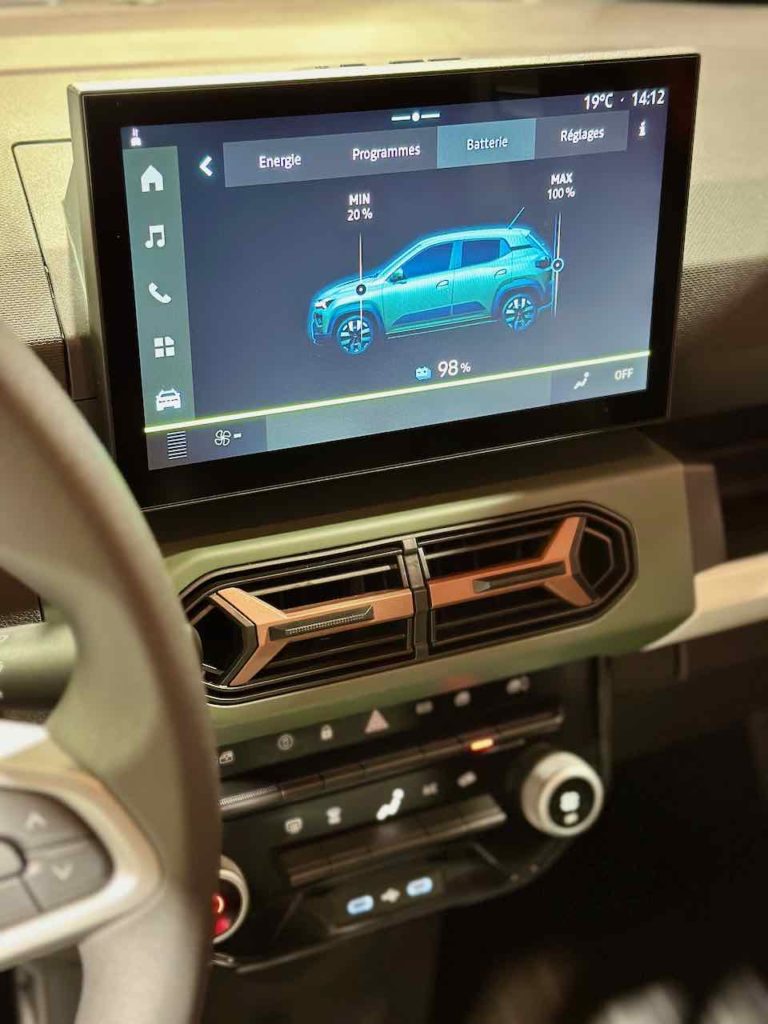 Dacia Spring 2024 ekran środkowy 