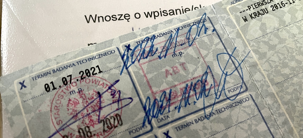 Żyjemy w cyfrowym średniowieczu. Baza CEPiK istnieje, urzędy żądają dokumentów papierowych