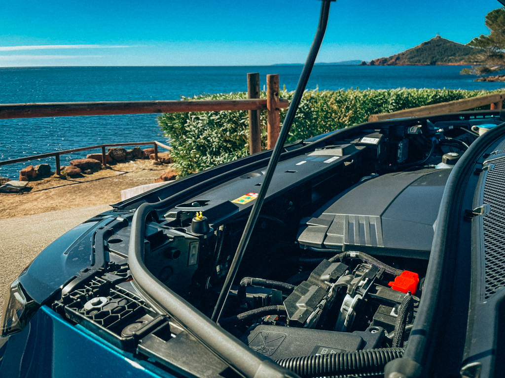 Peugeot E-3008 jest dla ludzi, którzy chcą ładnie wyglądać. To elektromobilność w wydaniu pret-a-porter