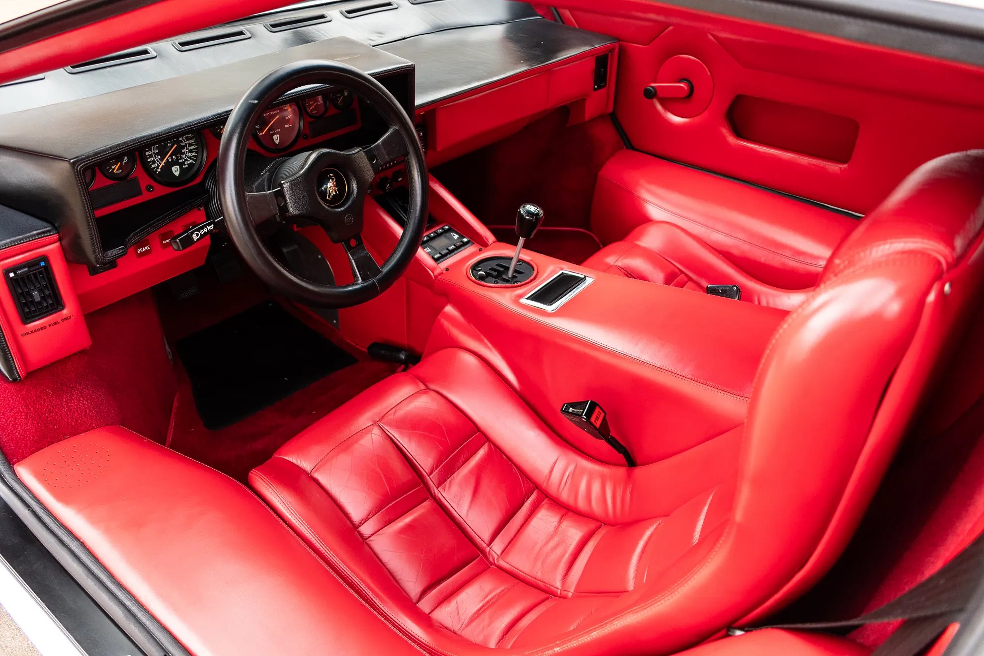 Zabrali Lamborghini Countach 5000 QV na hamownię. Powinno mieć 420 KM, zgadnijcie ile miało