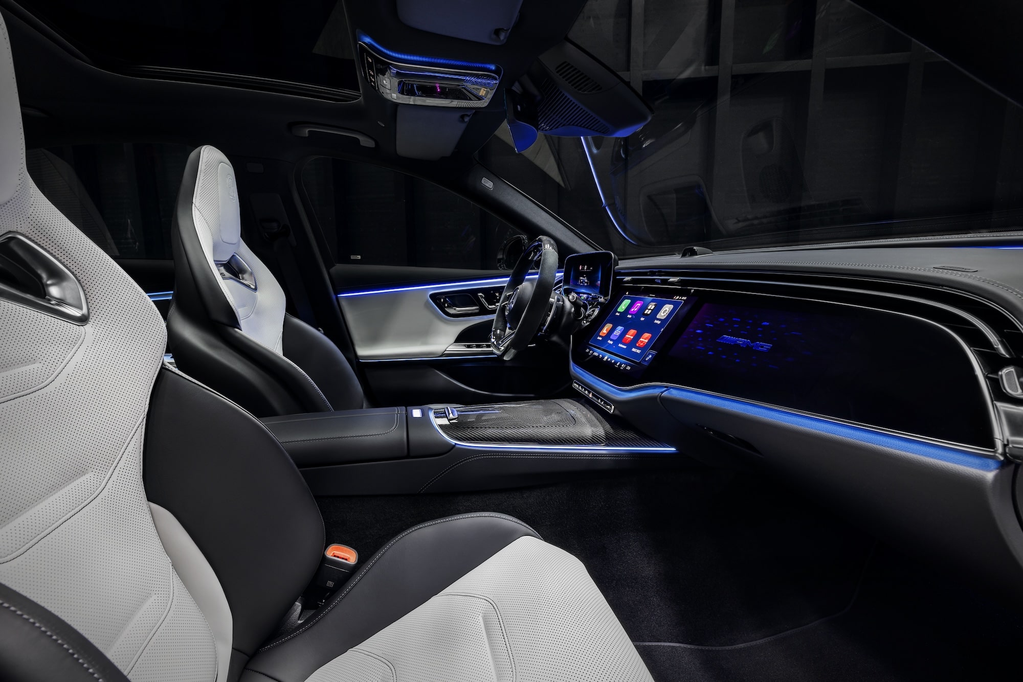 Oto nowy Mercedes AMG. Widzisz ten płot w lusterku? Uciekaj