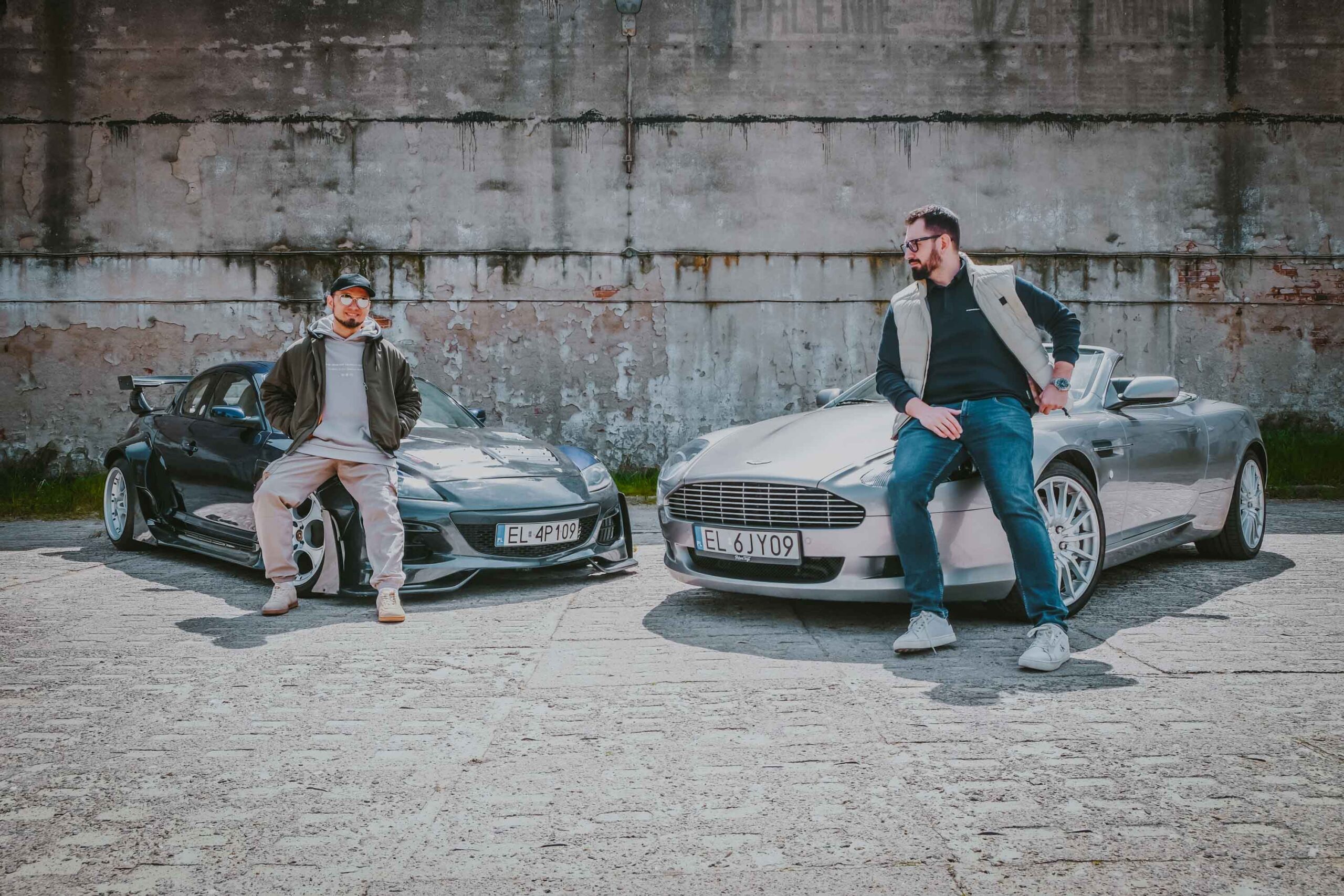 Mazda RX-8 kontra Aston Martin DB9 Volante.  W tym szaleństwie jest metoda