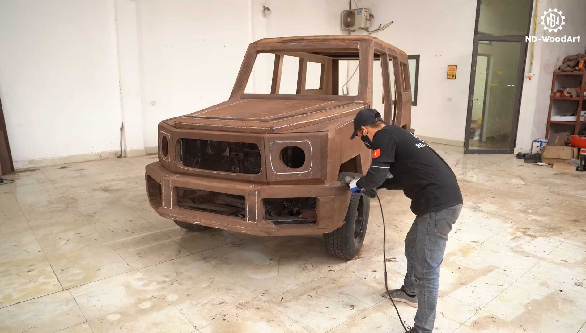 Narzekasz na sztuczne drewno w samochodach? Ten Mercedes klasy G jest dla ciebie