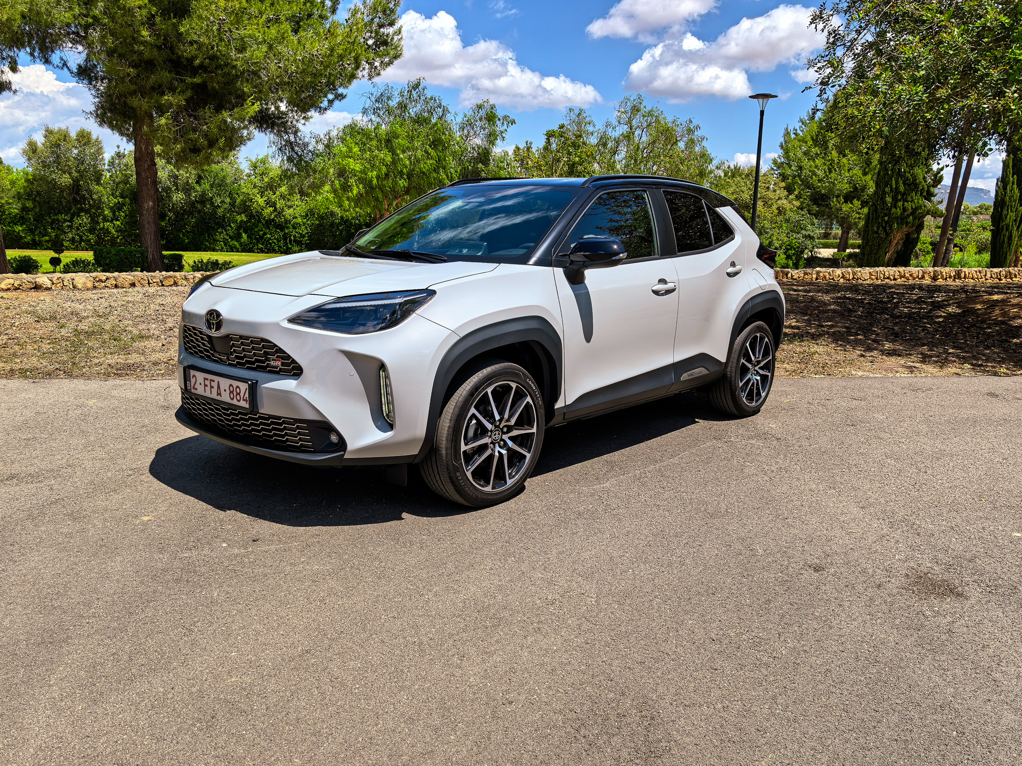 Toyot yaris cross test lifting