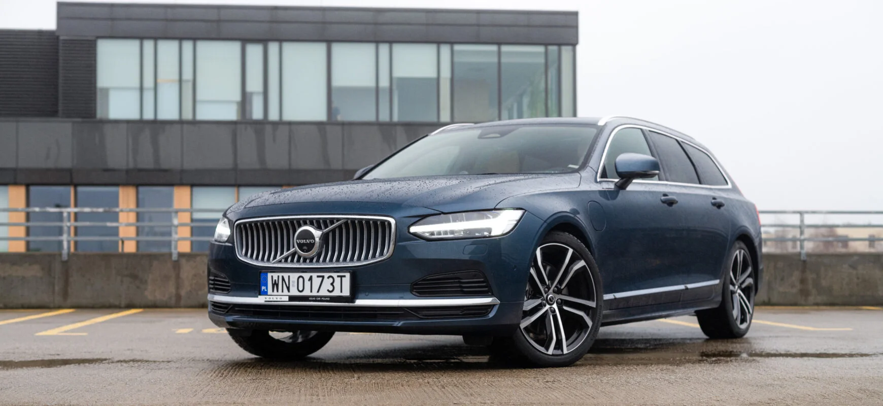 Test łosia, który okazał się wściekły. Tak jeździ hybrydowe Volvo V90 T8