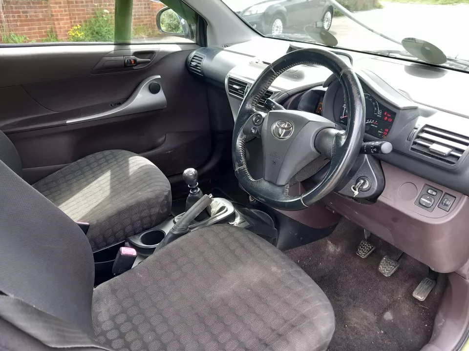 Toyota iQ profesor Z