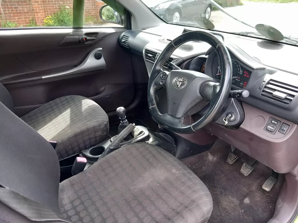 Toyota iQ profesor Z