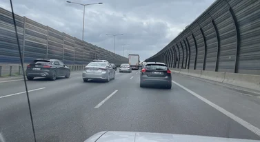 Utrzymywanie odstępu jest dla słabych. Twardziele się w to nie bawią