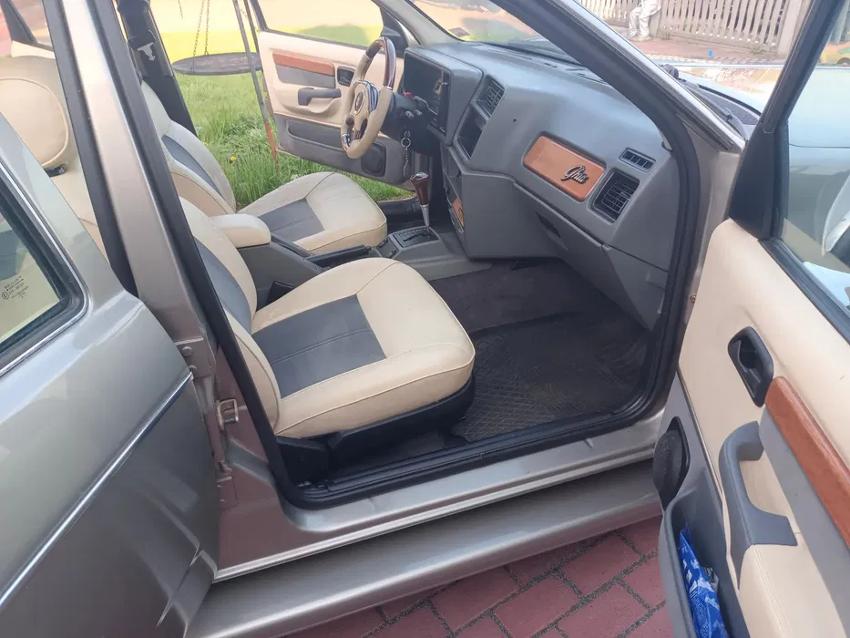 Klasyki lat trzydziestych sparodiowane. Oto najbrzydszy Ford Sierra na świecie