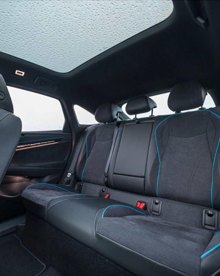 Volkswagen ID.7 miejsce z tyłu 