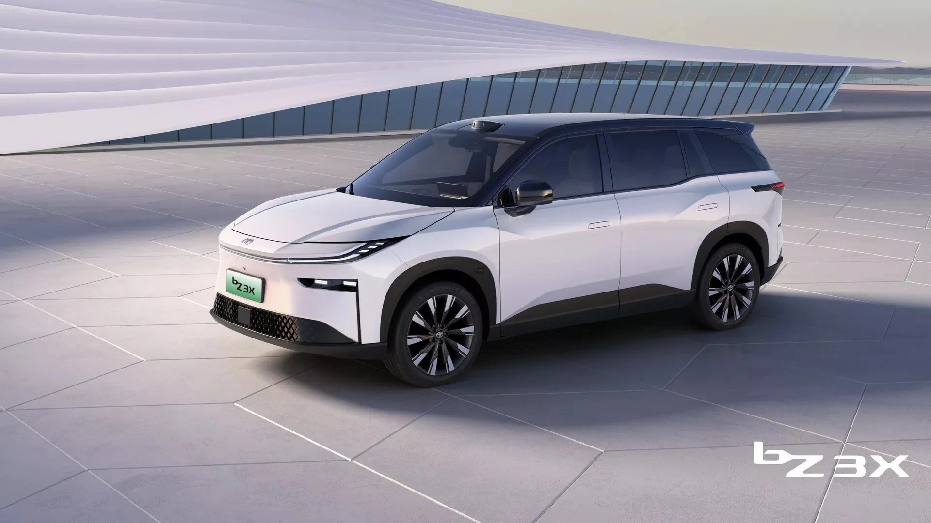 Tesla w opałach. Toyota pokaże model z kluczową funkcją. Kierowca to już przeszłość