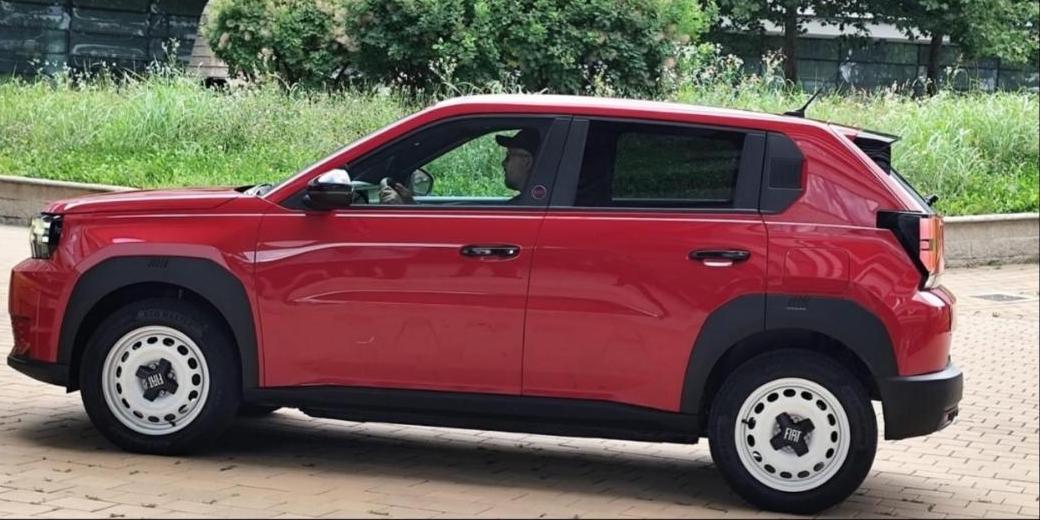Nowy Fiat Panda na stalowych felgach wygląda jakby przybył z 2007 r. To wspaniała wiadomość