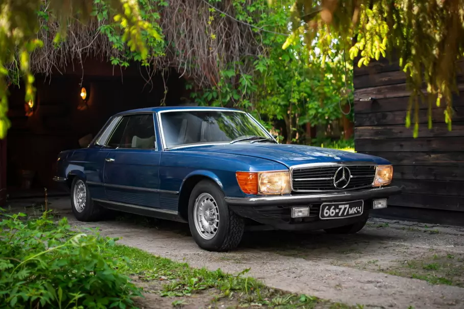 Wyjątkowy Mercedes dyktatora jest na sprzedaż. Tego, który się lubił całować