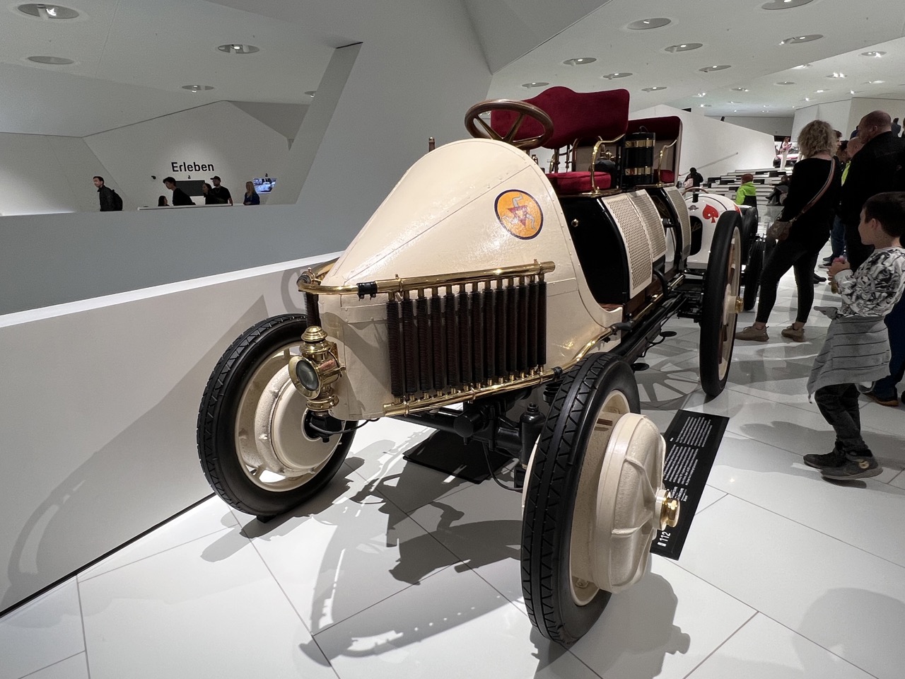 muzeum porsche zuffenhausen