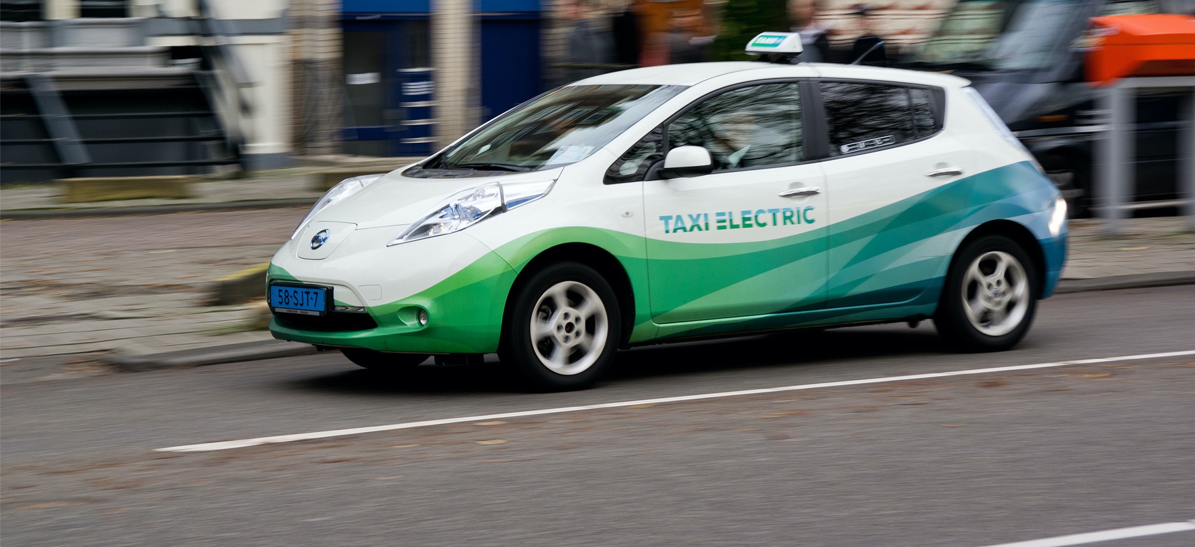 Polacy nie mają pojęcia, czego pragną. Chcą aut elektrycznych, ale w portfelach piszczy bieda