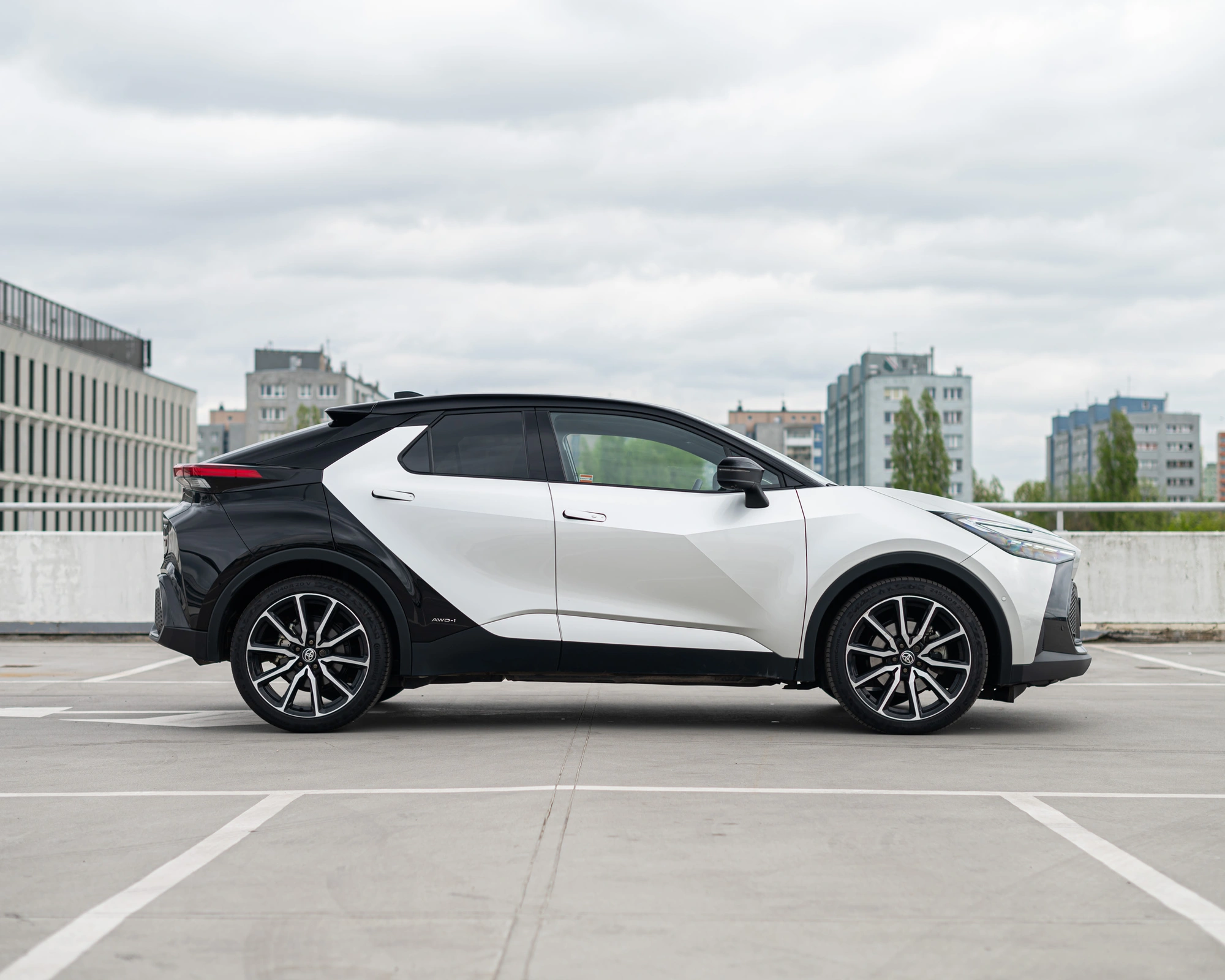 Nowe Toyoty z ogromnymi rabatami. Rynkowy hit do 20 tys. zł taniej